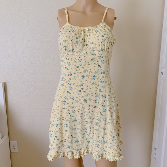 yellow ditsy milkmaid mini dress💐 SOLD - Picture 1 of 3